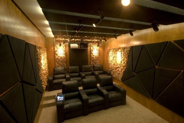 Great-and-Impressive-Home-Theater-Design-with-Awesome-Illumination-590x393